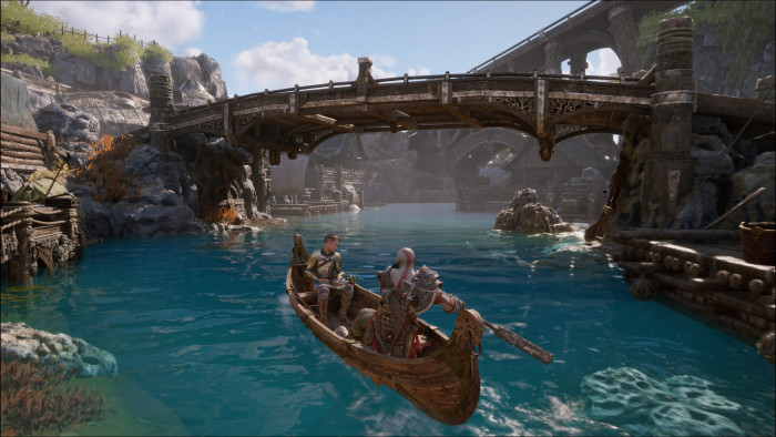 Kurz nach dem Start paddeln Kratos und Atreus durch Canyons. (Bild: Sony / Screenshot: Golem.de)