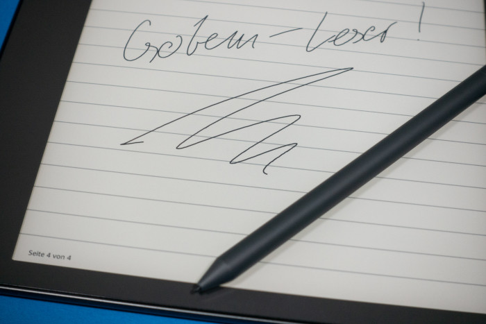 Die Stifteingabe hat eine niedrige Latenz, entsprechend l&auml;sst es sich auf dem Scribe gut schreiben. (Bild: Tobias K&ouml;ltzsch/Golem.de)