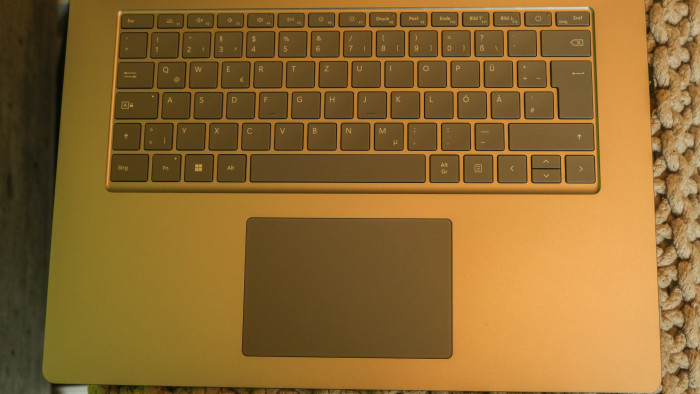 Hier ist viel Platz für mehr Trackpad und größere Tasten. (Bild: Oliver Nickel/Golem.de)