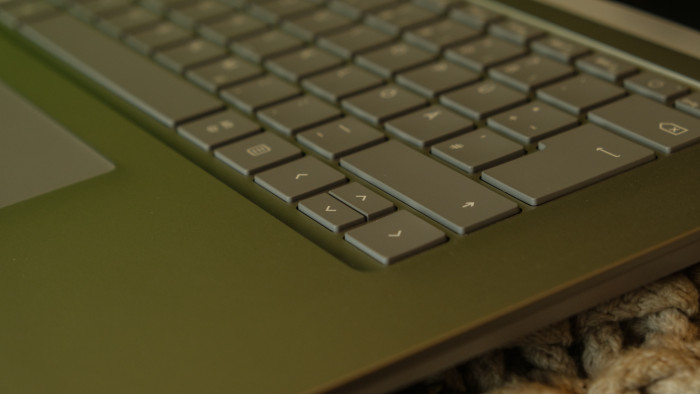 Und halbhohe Pfeiltasten gibt es auch. (Bild: Oliver Nickel/Golem.de)