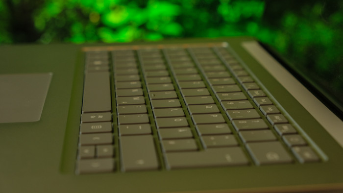 Die Tastatur tippt sich aber sehr angenehm. (Bild: Oliver Nickel/Golem.de)