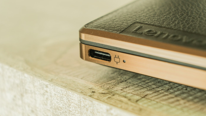 Anschluss links (Bild: Oliver Nickel/Golem.de)