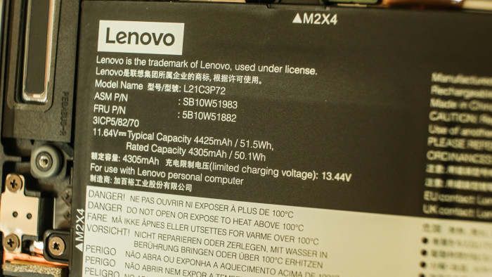 Der Akku misst 51,5 Wattstunden. (Bild: Oliver Nickel/Golem.de)