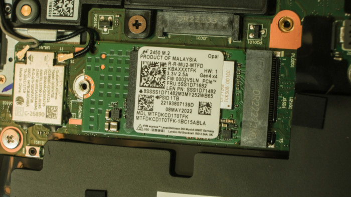 Die SSD stammt von Micron. (Bild: Oliver Nickel/Golem.de)