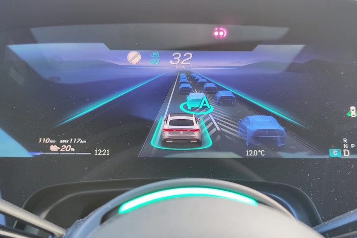 Das Einscheren anderer Fahrzeuge beherrscht der Drive Pilot in der Regel gut. (Foto: Friedhelm Greis/Golem.de)