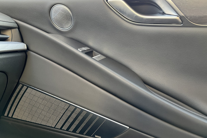 Sämtliche Lautsprecher in Vorder- und Hintertüren gehören zur Serienausstattung. (Foto: Dirk Kunde) 