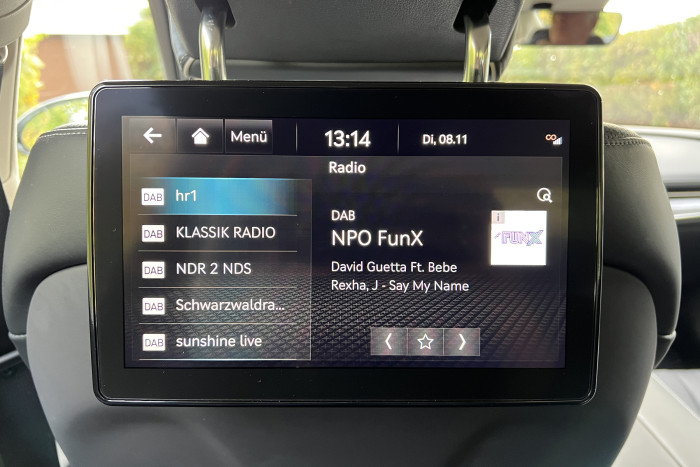 Das serienmäßige Infotainmentsystem enthält auch ein DAB-Radio. (Foto: Dirk Kunde) 