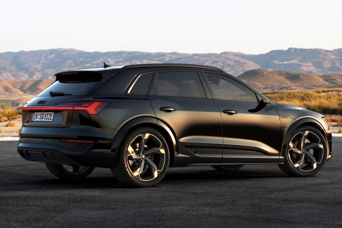 Effizienzgewinne von rund sechs Prozent in Verbindung mit größeren Akkus sollen die Reichweite um 32 bis 44 Prozent steigern.  (Foto: Audi) 