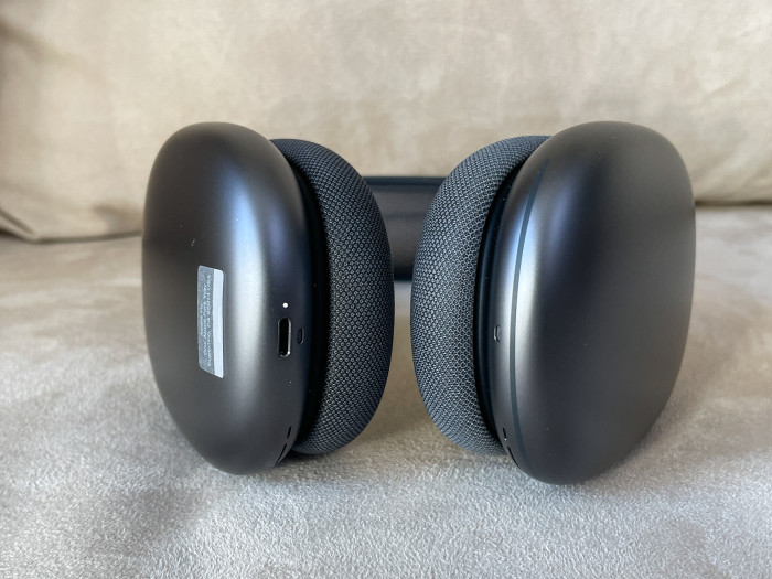 Airpods Max ohne Klinkenbuchse (Bild: Ingo Pakalski/Golem.de)