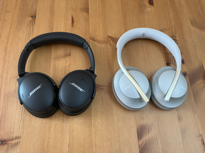 links Quiet Comfort 45 von Bose, rechts Noise Cancelling Headphones 700 von Bose (Bild: Ingo Pakalski/Golem.de)