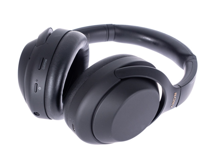 WH-1000XM4 von Sony (Bild: Martin Wolf/Golem.de)