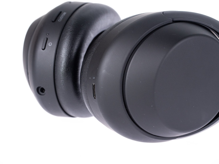 WH-1000XM4 von Sony (Bild: Martin Wolf/Golem.de)