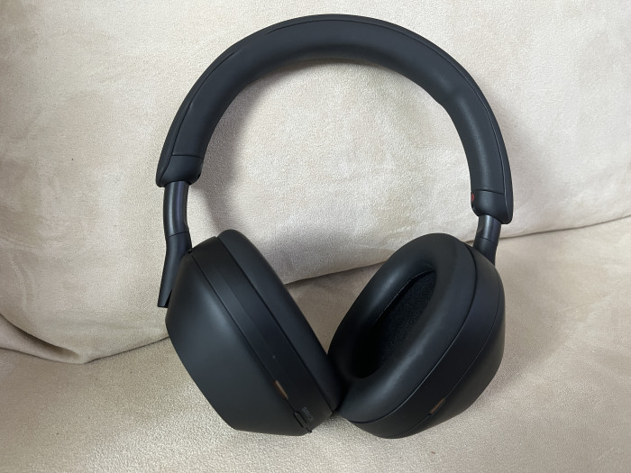 WH-1000XM5 von Sony (Bild: Ingo Pakalski/Golem.de)