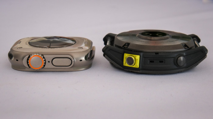 Die Digitalkrone der Ultra ist größer als bei Series 8, bei der Enduro 2 ist die gelbgrüne Taste nicht drehbar. (Foto: Steinlechner / Golem.de)