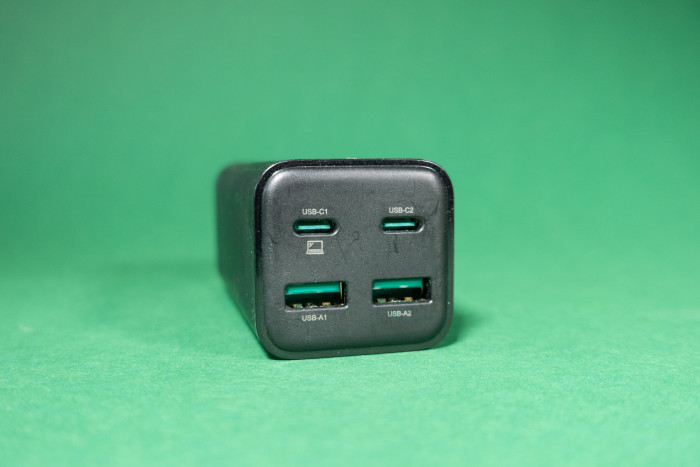 Das GMM 100W hat vier Anschlüsse. (Bild: Tobias Költzsch/Golem.de)