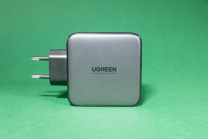 Das Nexode 100W ist ein klassisches Steckernetzteil. (Bild: Tobias Költzsch/Golem.de)