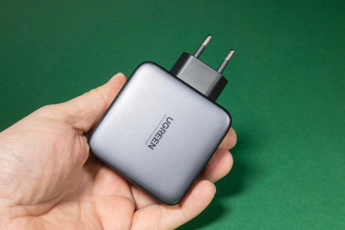 Auch das Nexode ist angesichts der Leistung von 100 Watt sehr kompakt. (Bild: Tobias Költzsch/Golem.de)