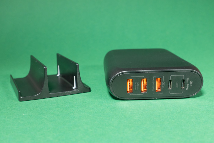 Den Ständer können Nutzer auch weglassen und das Cshare-Gerät flach hinlegen. (Bild: Tobias Költzsch/Golem.de)