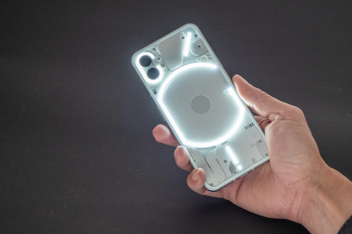 Das Nothing Phone (1) (Bild: Martin Wolf/Golem.de)