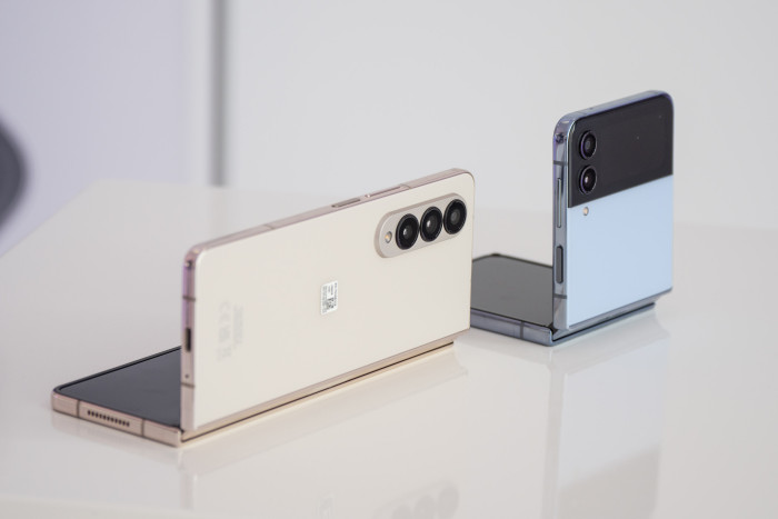 Das Galaxy Z Fold 4 und Z Flip 4 von Samsung (Bild: Martin Wolf/Golem.de)