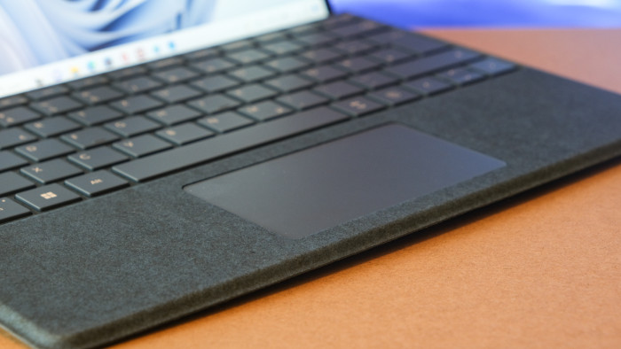 Tastatur und Mauspad sind weiterhin nicht die besten, aber gut nutzbar. (Oliver Nickel/Golem.de) 