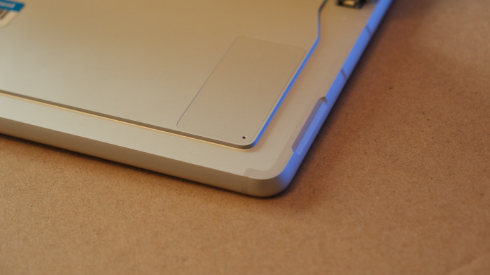 Die SSD ist leicht erreichbar. (Oliver Nickel/Golem.de)