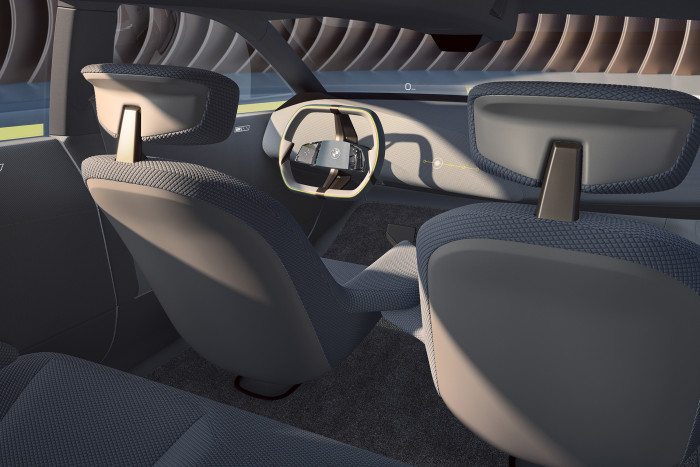 Der Innenraum wirkt extrem aufger&auml;umt, weil Display, Schalter und andere Bedienelemente fehlen. (Foto: BMW)