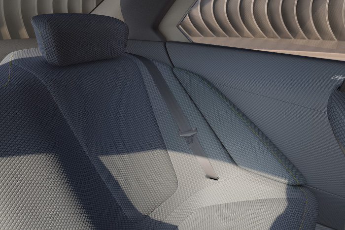 Recht konventionell ist hingegen der Fond gestaltet. (Foto: BMW)