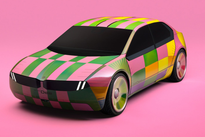 Zudem hat BMW die E-Ink-Technik nun auf 32 Farben ausgedehnt. (Foto: BMW)