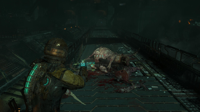 Auf dem Boden krabbelt uns ein Nekromorph entgegen. (Bild: EA / Screenshot: Golem.de)