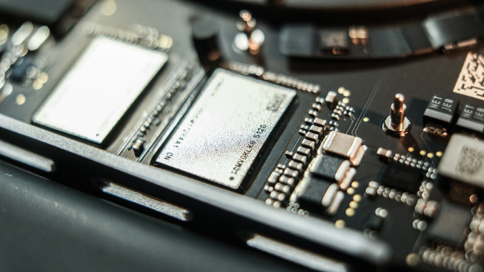 Die Flash-Bausteine der SSD sind direkt verl&ouml;tet. (Bild. Oliver Nickel/Golem.de)