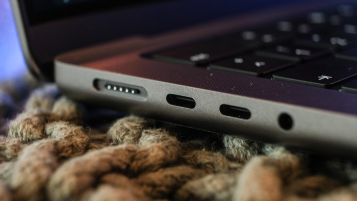 Macbook Pro 14 mit M2 Max (Bild: Oliver Nickel/Golem.de)