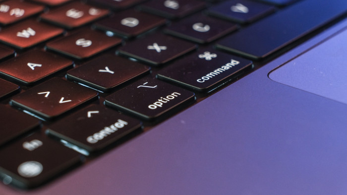 Macbook Pro 14 mit M2 Max (Bild: Oliver Nickel/Golem.de)