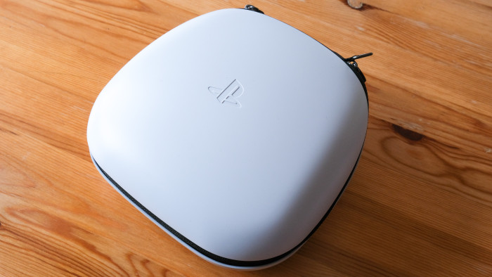 Die Schachtel des Edge ist ziemlich groß. (Bild: Steinlechner / Golem.de)