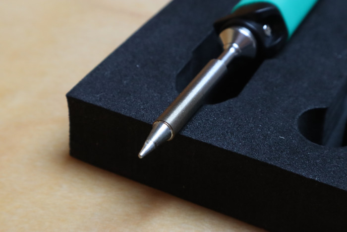 Die mitgelieferte Standard-Lötspitze hat eine leichte Rundung. (Bild: Johannes Hiltscher, Golem.de)