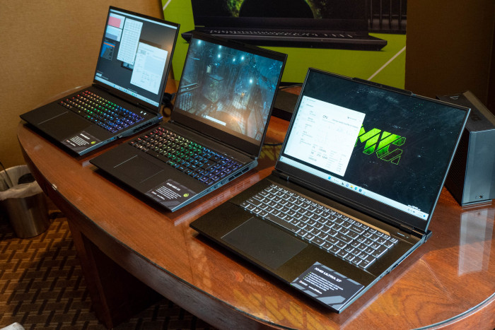 Alle uns gezeigten Modelle kommen mit Membrantastaturen - alternativ gibt es die Neo-Modelle auch mit taktilen Cherry-Schaltern. (Bild: Martin Wolf/Golem.de)