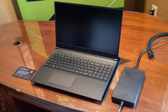 Je nach eingebauter Grafikkarte leistet das Netzteil 280 oder 330 Watt. (Bild: Martin Wolf/Golem.de)