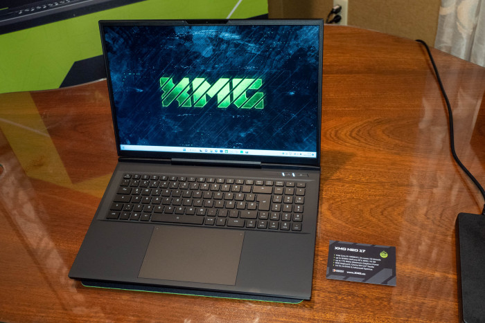 Das Trackpad des Neo 17 ist deutlich größer als das des Neo 16. (Bild: Martin Wolf/Golem.de)