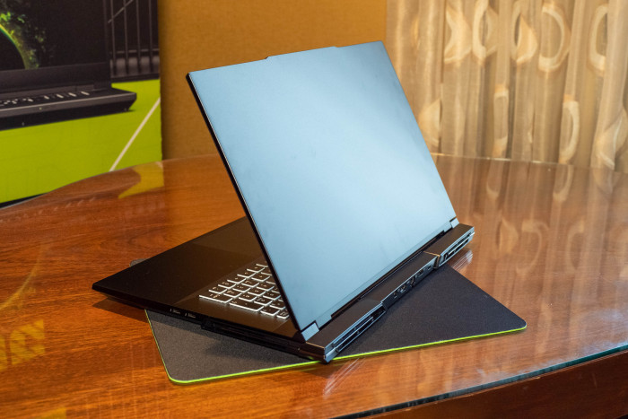 Das Design unterscheidet sich etwas von dem der Neo-Modelle. (Bild: Martin Wolf/Golem.de)