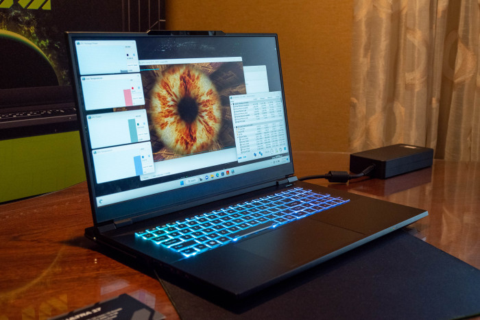 Das Ultra 17 kommt ebenfalls mit Netzteilen mit 280 oder 330 Watt. (Bild: Martin Wolf/Golem.de)