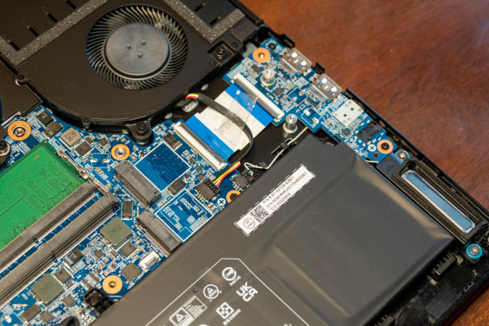Im Ultra 17 ist Platz für insgesamt drei SSDs. (Bild: Martin Wolf/Golem.de)