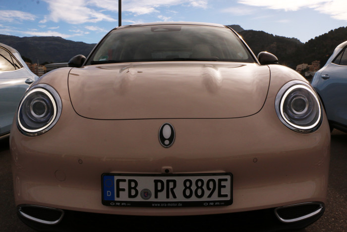 Serienmäßig enthalten sind LED-Scheinwerfer mit Fernlichtassistent. (Foto:Friedhelm Greis/Golem.de)