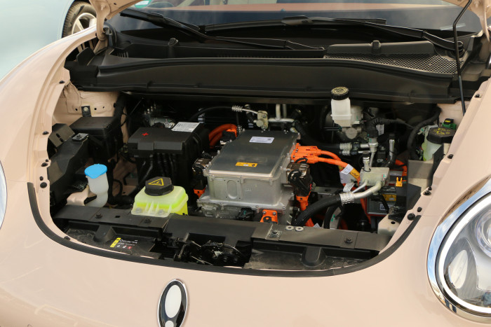 Unter der Fronthaube gibt es keinen zusätzlichen Stauraum. (Foto:Friedhelm Greis/Golem.de)