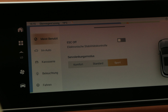 Ebenso groß ist der berührungsempfindliche Bildschirm für das Infotainment. (Foto:Friedhelm Greis/Golem.de)