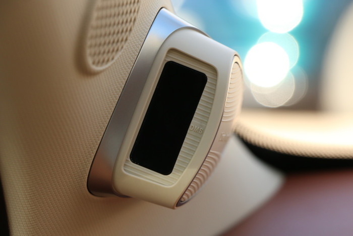 An der linken A-Säule befindet sich eine Kamera zur Gesichterkennung und Überwachung des Fahrers. (Foto:Friedhelm Greis/Golem.de)