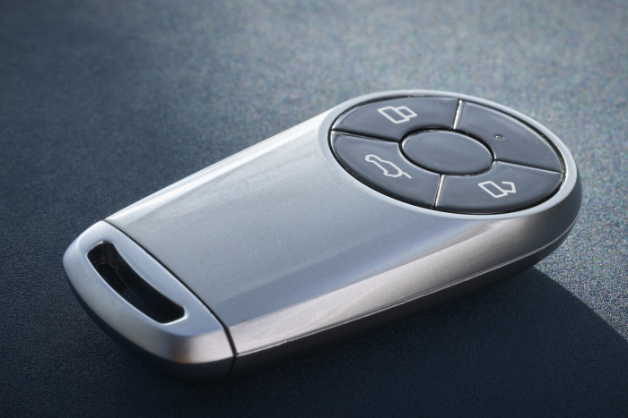 Ein Smart-Key-System ist serienmäßig enthalten.  (Foto: Ora)