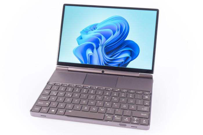 Der GPD Win Max 2 hat einen schmalen Bildschirmrand. (Bild: Nina Völkel/Golem.de)