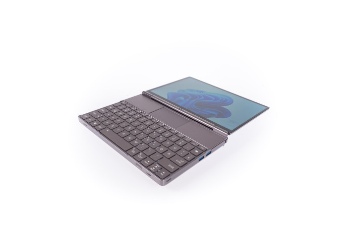 Das Display lässt sich umklappen. (Bild: Nina Völkel/Golem.de)