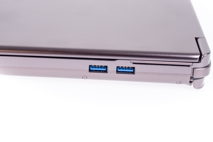 Die Anschlüsse auf der rechten Seite (Bild: Nina Völkel/Golem.de)