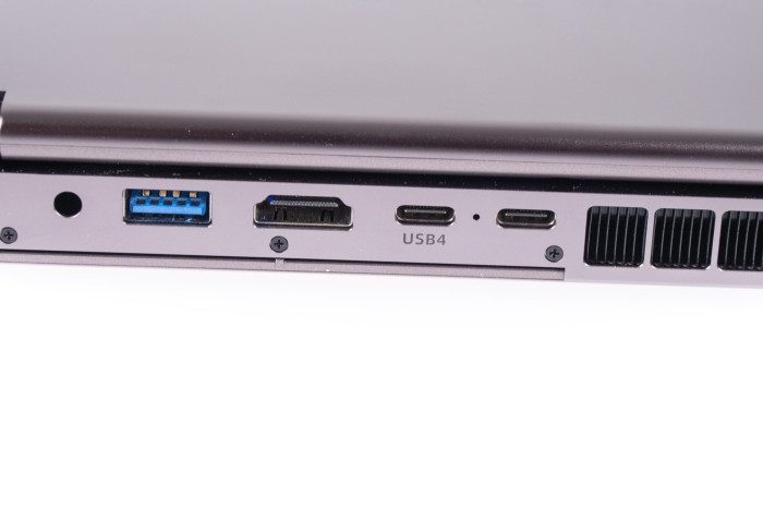 Auch auf der Rückseite sind praktische Ports. (Bild: Nina Völkel/Golem.de)
